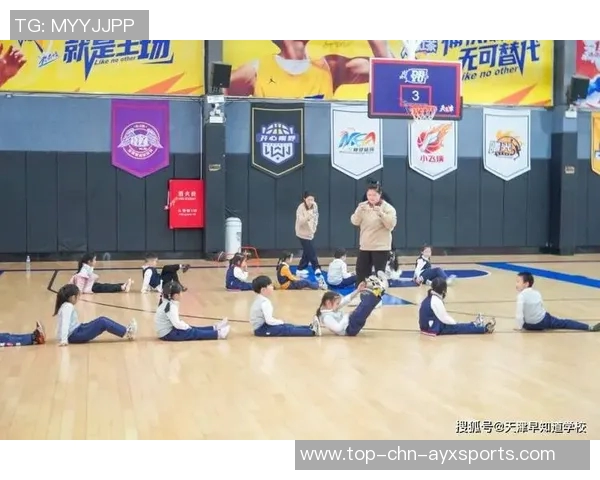 篮球明星化身童心小孩在校园的奇幻冒险之旅